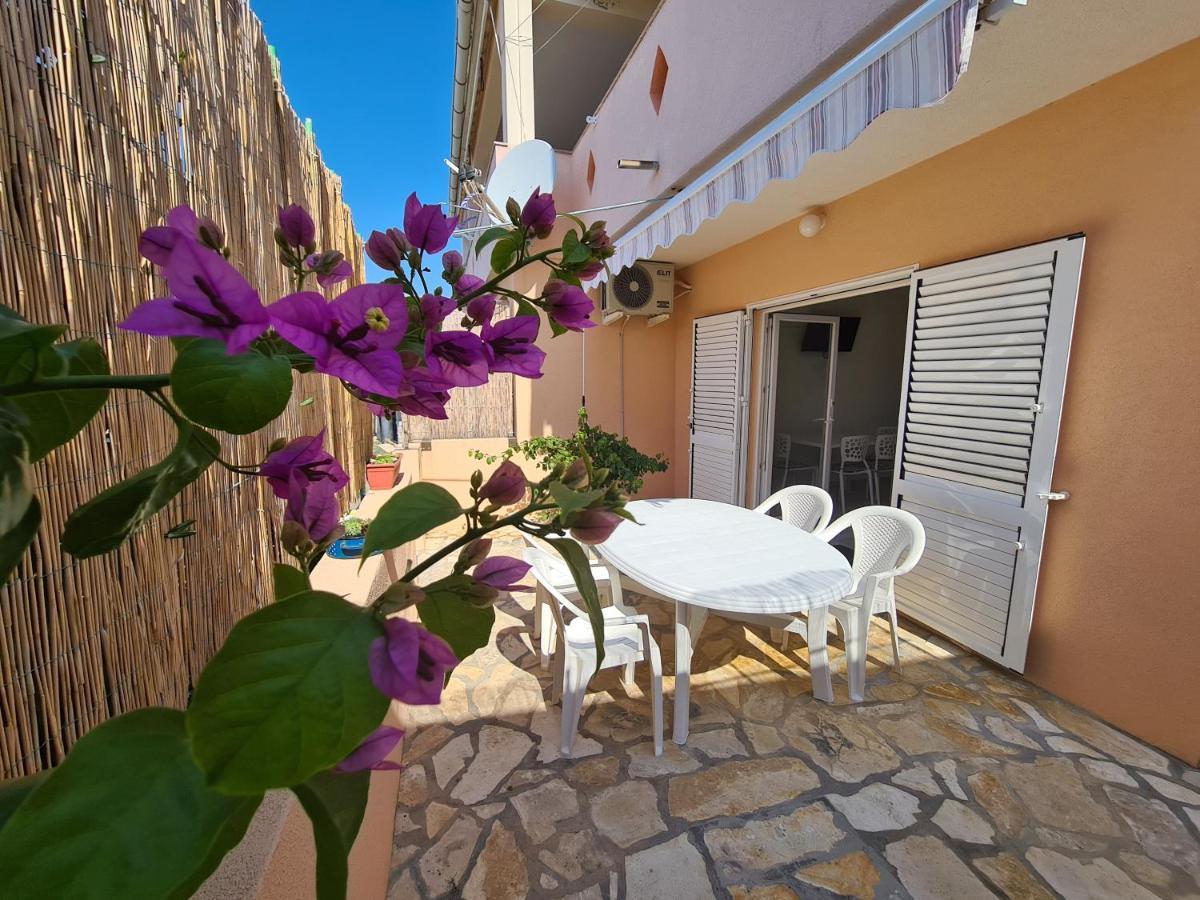 Apartments Barbati Кустичи Экстерьер фото