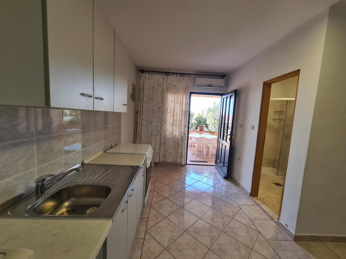 Apartments Barbati Кустичи Экстерьер фото