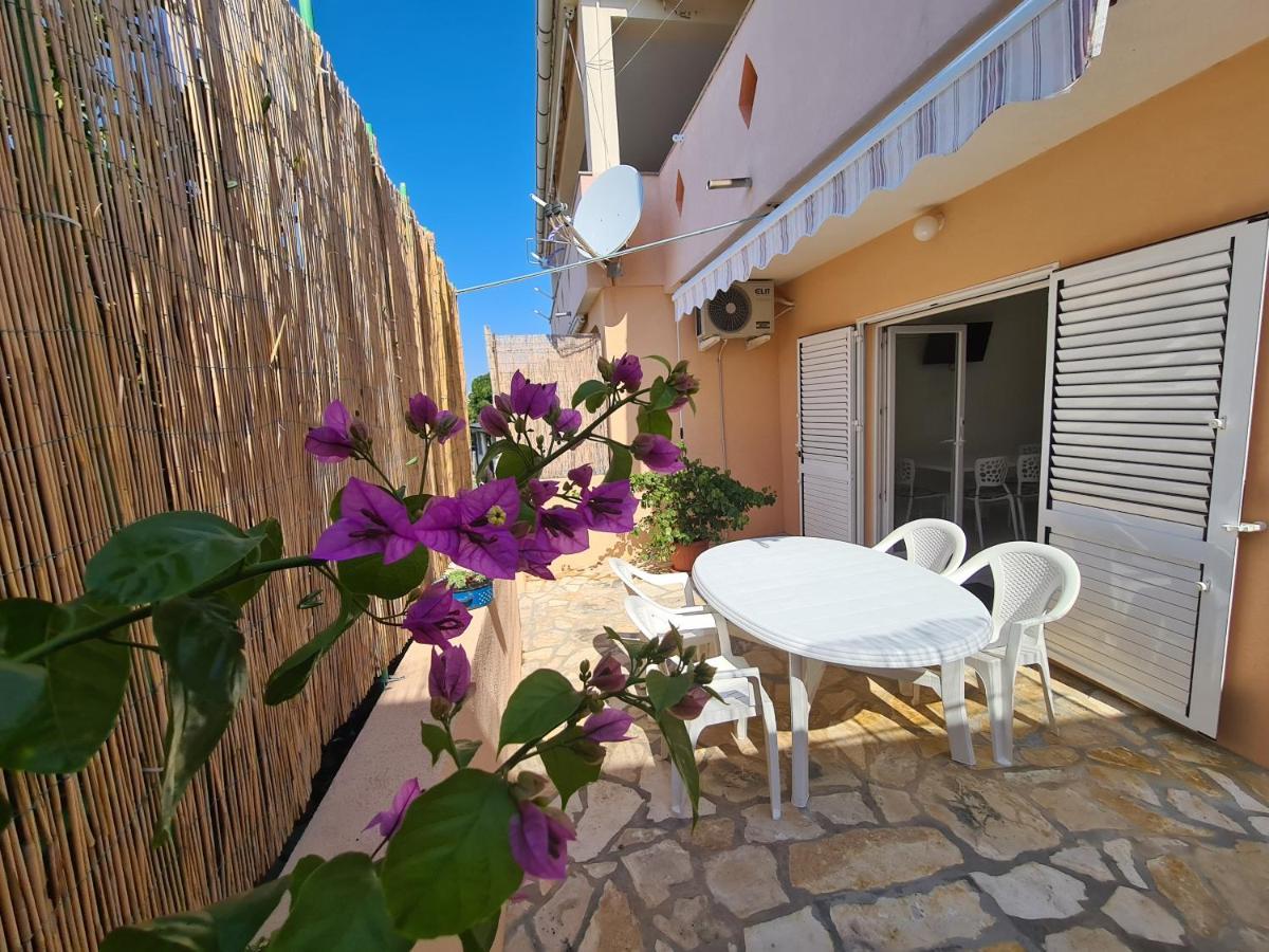 Apartments Barbati Кустичи Экстерьер фото